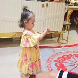 Kobra Murat Instagram - Torunumun 2 inci yaş günü sağlıklı huzurlu mutlu şanslı kısmetli uzun ömürlü şanslı kısmetli bolluk bereket içinde uzun ömürlü hayatın olsun prenses ceylin alanur şifa sultan seni seviyoruz dedeeeemm