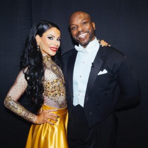 Kodjo Akolor Instagram - Ikväll åker vi inte ut! Men bara om ni hjälper till med att rösta på oss ikväll 20.00 @tv4letsdance @tv4 ikväll ringer ni 09941403 eller sms KODJO 72400 och rösta på tv play appen :) Wooho ni kör vi!!