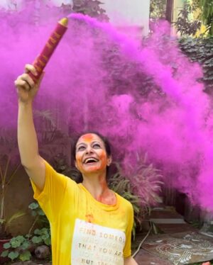 Koel Mallick Instagram - Happyyyyy Holiiiiiii!!!!!!!🤗❤️
#holi #holifestival #color #colorful #love #joy #life #blessings