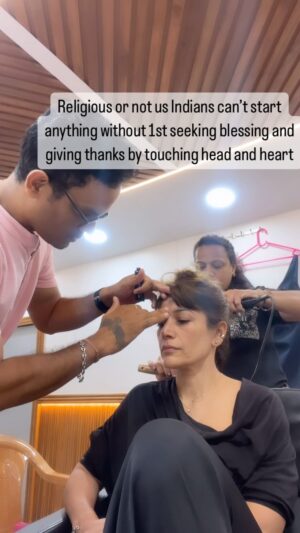 Koel Purie Instagram - On set in my happy place 
#gratitude @dharmaticent 
@collindcunha 
@panchamighavri 
@sushildoesmakeup