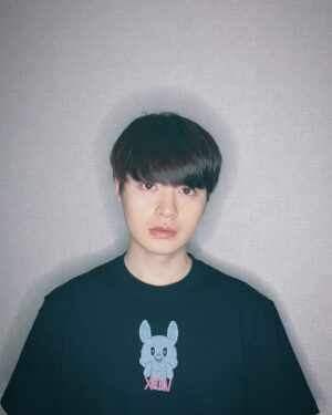 Koji Seto Instagram - 【❤️‍🔥重大発表❤️‍🔥】

今年7月に、6年ぶりのファンミーティングを開催しますっ！！！
やっと...やっとできる。

タイトルは『瀬戸研究室』
ご来場の皆様には、研究員として参加していただきますのでお楽しみに。(白衣着て参加！とかではない。笑)
詳細はストーリーから！

そしてそしてーーー！！！！
💥『せともの2023』の発売も決定💥

本日〜5/28（日）23:59まで受注販売受付中！！！

『We!プレ会員限定』の完全受注生産となりますので、お見逃しなく！
こちらの詳細もストーリーから！

いやー、楽しいことが沢山待ってますな。
ウキウキします。

#瀬戸研究室

#せともの2023