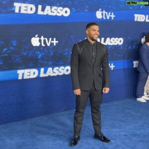 Kola Bokinni Instagram - Last night we got to celebrate and break bread at the premier of #tedlasso season 3 
I hope you enjoy it because I love everyone init ❤️💙🎥

Out March 15th