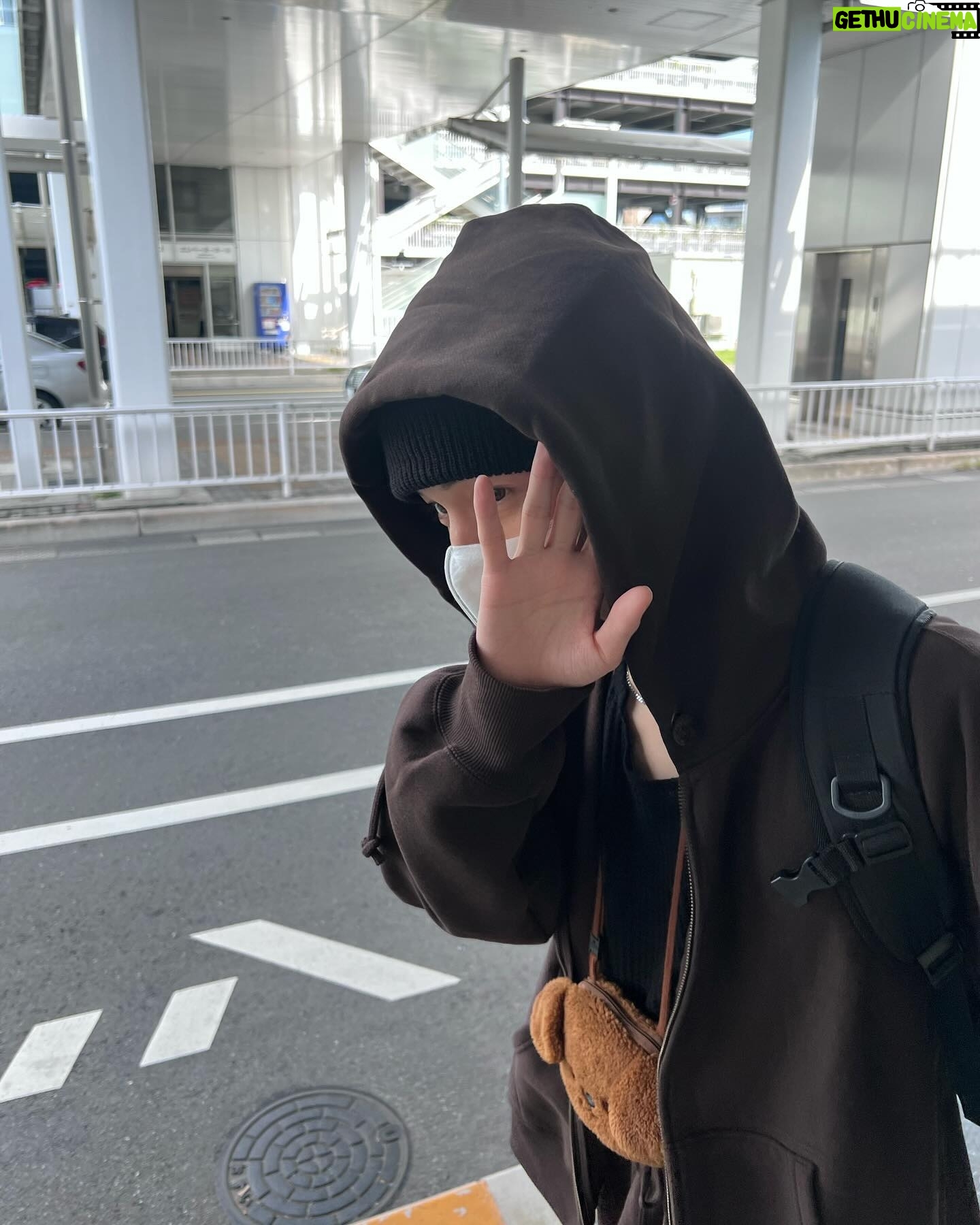 Kondo Yohdi - 2K Likes - あの大人気グループDarli'aの
近藤耀司が来日!GUのパーカーと
スウェットパンツのセットアップに
トイプードルのポーチが可愛いと話題!
#空港ファッション #공항패션