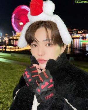 Kondo Yohdi Instagram - 🎄ちょっと遅くなったけどメリクリ集
たくさんコスプレして楽しかったな〜
皆はサンタさんに何もらったかな？
俺はサンタさんからアンハニに愛されるという
最高のプレゼントをもらったよありがとう。

何枚目が好きかコメントで教えてね🫶