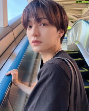 Kondo Yohdi Instagram - これは、7月3日の写真で
上野に行った日です！！

ちなみに俺今年の夏のテーマは
オフの日の芸能人なので
無地の白Tと黒Tを愛用しました。

だから投稿無地T多いかもだけど
許してください！芸能人なので！！

今回もコメント返すよ。偉いね。

沢山の人にLIVE来て欲しいからねー

#黒tシャツ #ボーイズグループ
#タトゥーシール #フィルムカメラ
#love #fashion #followme #selfie
#일상 #데일리 #좋아요 #팔로우 #카메
