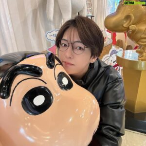 Kondo Yohdi Instagram - 去年の11月の写真です。時差投稿。

最近クレヨンしんちゃんのグッズとかが
かわいくて買っちゃうから、
また春日部行きたいなーってなってる。

いつも駿太とか優雅に写真撮ってもらうのに
いつ投稿されるんですかこれ！って
ちょっと怒られるので気まずいです。
がんばります。だからたくさんコメントください。

ワンマンライブまであと5日。