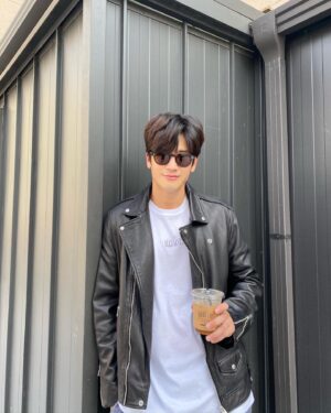 Koo Ja-sung Instagram - #협찬
#올세인츠레더자켓