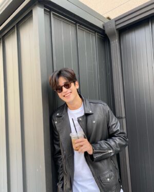 Koo Ja-sung Instagram - #협찬
#올세인츠레더자켓
