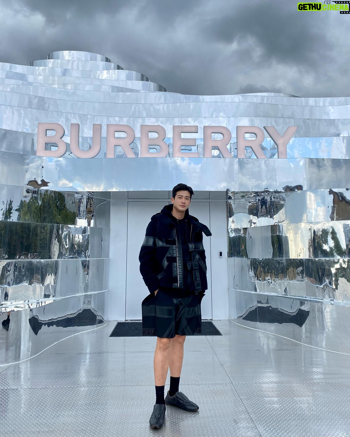 Koo Ja-sung - 19.3K Likes - #BurberryJeju #BurberryOuterwear #Burberry
@Burberry
@RiccardoTisci17