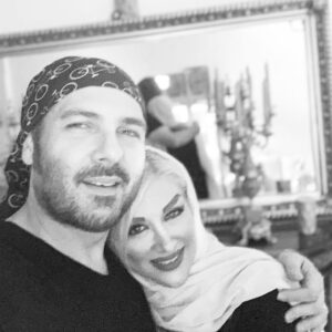 Koorosh Tahami Instagram - و تو پای بر زمین گذاشتی و ما
دل خوش شدیم از آمدنت. مبارک باد
میلادت،  یارا... 😍🌹
#کورش_تهامی 
#کوروش_تهامی