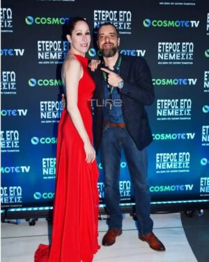 Kora Karvouni Instagram - Στην επίσημη πρεμιερα εχθές για τον τελευταίο κύκλο του Έτερος Εγω Νέμεσις με τον αγαπημένο μου #sotiristsafoulias έχοντας την τιμή να φορώ άλλη μια συγκλονιστική δημιουργία του κορυφαίου σχεδιαστή και φίλου @angelosbratis 
@cosmote_greece