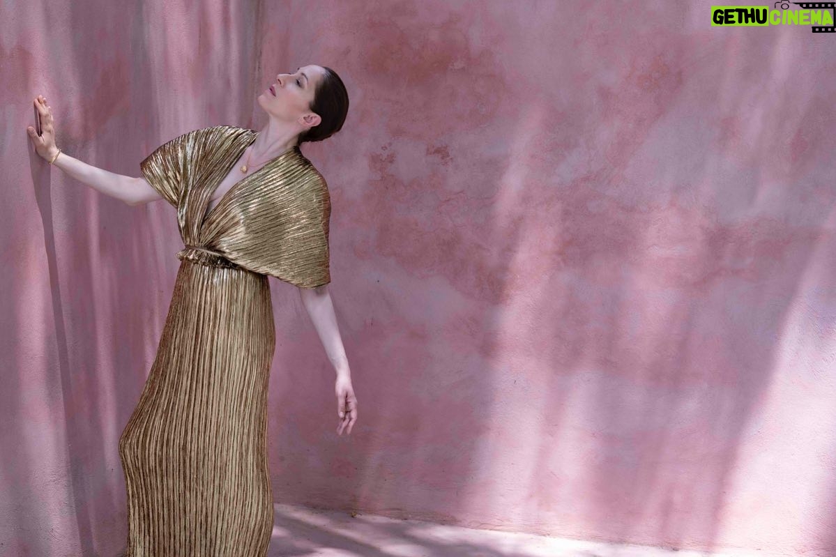 Kora Karvouni - 2K Likes - @glowmagazine @maradesipris