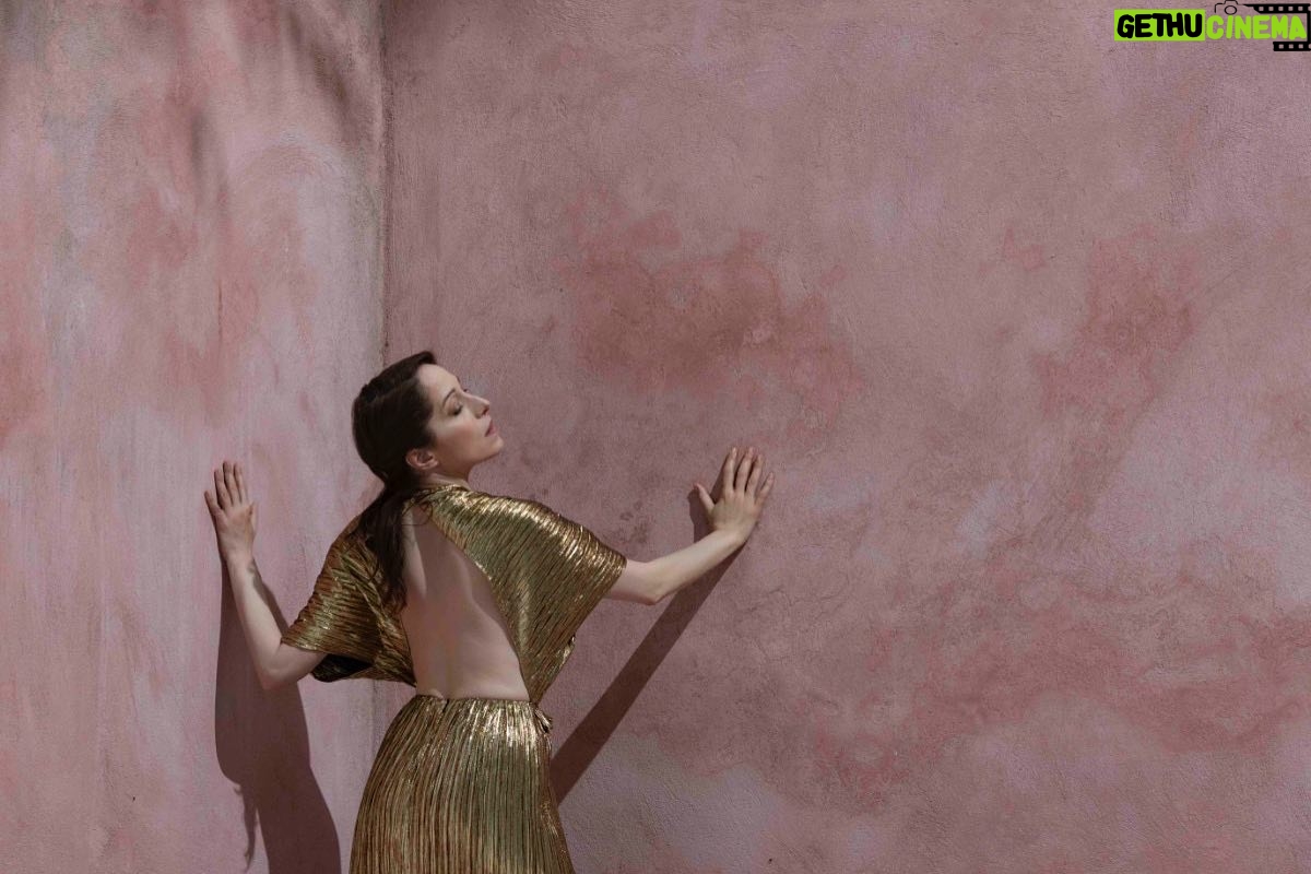 Kora Karvouni - 2K Likes - @glowmagazine @maradesipris