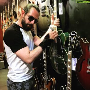 Korel Cezayirli Instagram - Where i want to be
#toys #guitar #guitarplayer #electricguitar #ibanez #fender #toystagram #musicstore