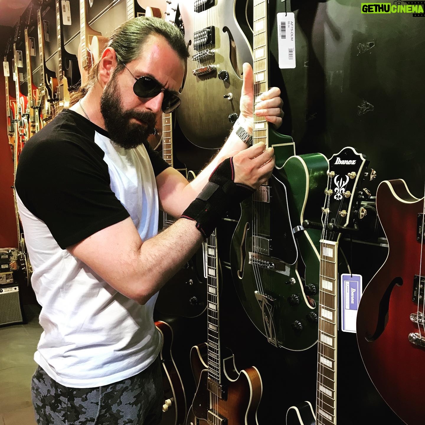 Korel Cezayirli - 8.8K Likes - Where i want to be
#toys #guitar #guitarplayer #electricguitar #ibanez #fender #toystagram #musicstore