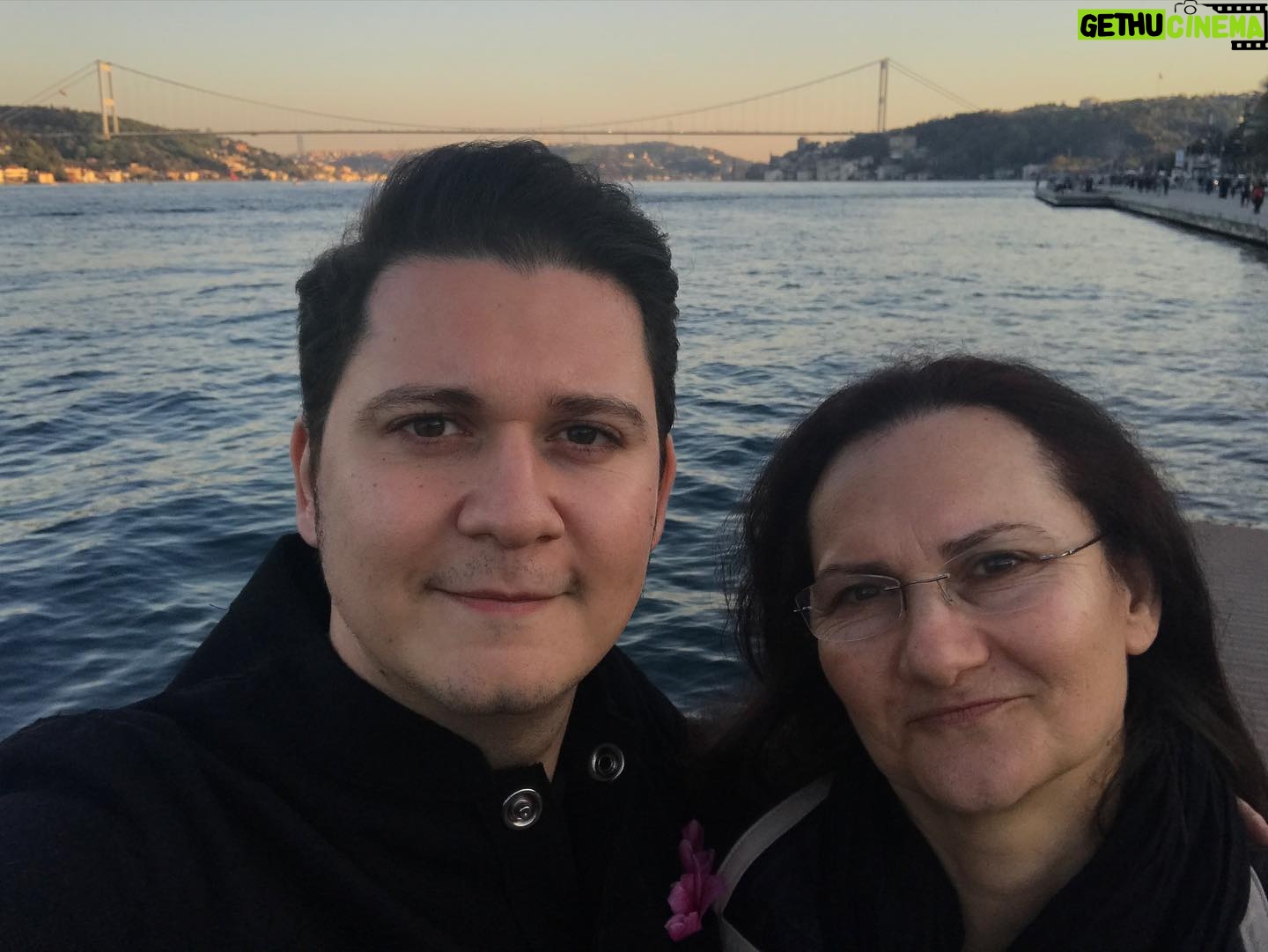 Korhan Herduran - 3 Likes - Anneeee😘😁 @filizherduran
Tüm annelerimizin anneler gününü kutlarım. Melek olan annelerimizin de😇