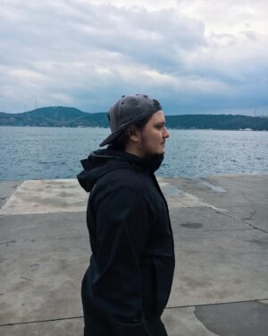 Korhan Herduran Instagram - Yürüyelim arkadaşlar 🎶