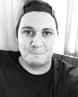 Korhan Herduran Instagram - Tam ciddi olucam bi gülme geliyor😌