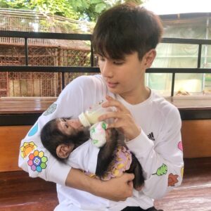 Korn Khunatipapisiri Instagram - วันนี่เปิดประสบการณ์ มีลูกเป็นลิง ☺😍