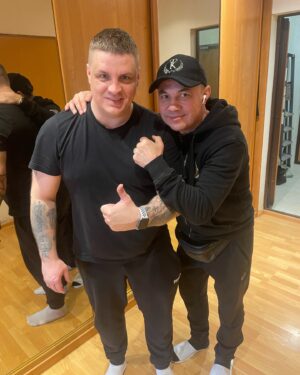 Kostya Tszyu Instagram - Ребята, всем привет, скоро будет интересный проект ремонта квартиры у @kostyatszyu 
Покажем много полезных советов. 
Будет интересно 🙂🙌🏻
