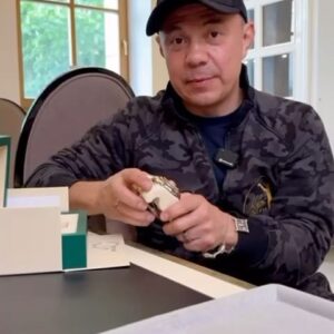 Kostya Tszyu Instagram - Часовая биржа - это прекрасный сервис и самые лучшие цены на рынке! Я знаю ребят уже больше 10 лет и они ни разу меня не подводили. Поэтому от души советую вам обращаться именно к ним!
@skringo_official