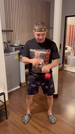 Kostya Tszyu Instagram - Давно не работал с этим снарядом. I haven’t done this for long time. @powrboxx @showtimeboxing @boxingworldfans