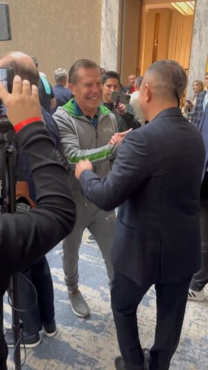 Kostya Tszyu Instagram - Встреча с @jcchavez115 на @wbcboxing  convention in Tashkent