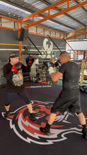 Kostya Tszyu Instagram - Тренировки продолжаются. Отрабатываем множество маленьких нюансов. Our training continues. @timtszyu @australianbox @russianboxingfederation