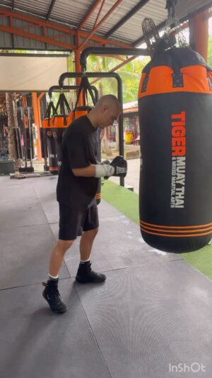 Kostya Tszyu Instagram - Часовая работа на мешке- без пауз и остановок. #boxing #бокс