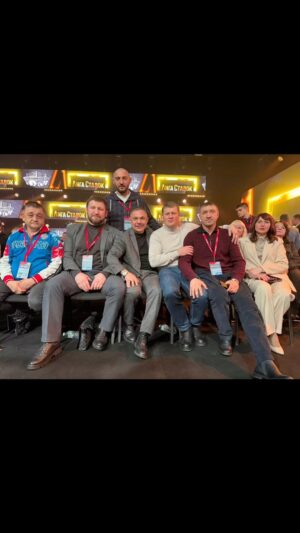 Kostya Tszyu Instagram - Количество Чемпионов Мира по любителям, Олимпийских игр и Чемпионов Мира среди профессионалов зашкаливает. Спасибо Федерации бокса России @russianboxingfederation за тот, собрала нас вместе