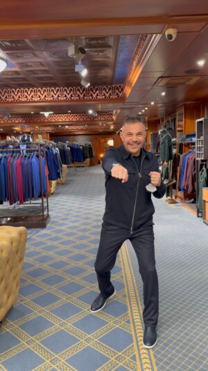 Kostya Tszyu Instagram - Приехал в @_elitemen_  забирать костюм после коррекции и выбрал себе еще один образ для повседневной жизни 👌! По всем вопросам пишите @_elitemen_  Директ !