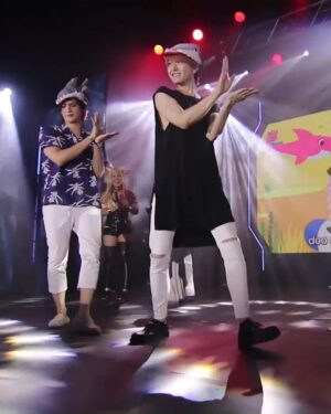Kosuke Asuma Instagram - 昨日はずっと会いたかったフィリピンでYouTubeやいろんな活動で大活躍中のふみやさんに会うことができました。話をしていく中でやっぱり行動できる人はすごいと思った。ぼくもずっと夢を追い続ける人でいたいし、与え続けたい。自分は自分らしく自分のやってみたいことをこれからも挑戦し続けます。またファンクラブでブログ書こっと笑
・
Noon ko pa gusto makilala si Fumiya at nagkita kami kahapon! Napakabait nya at pareho kami ng edad, kaya marami kaming napagusapan.
Magsisikap ako dito sa Japan,  para sa susunod, makatrabaho rin ako sa Pilipinas. Para sa mga nasa Pilipinas, hintayin nyo po ako! 🇵🇭