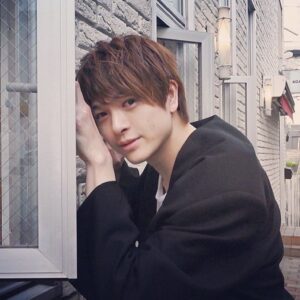 Kosuke Asuma Instagram - 大阪公演ご来場ありがとうございました。仙台大阪が無事に公演ができて本当によかった。大阪は感染者が増えちゃってる状況の中で来れなくなった方もたくさんいると思います、、それでも映像で楽しめる作品だと思うからDVDやライビュで応援よろしくお願いします！！次は兵庫福岡東京公演と続きますが最後までみんなで演劇「ハイキュー‼︎」をお届けできるように頑張るね！！
・
後みんなインスタの保存機能知ってる？使ってる？
・
#anime #haikyuu #oikawatooru 
#ハイキュー #及川徹 #舞台