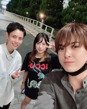 Kosuke Asuma Instagram - 昨日はずっと会いたかったフィリピンでYouTubeやいろんな活動で大活躍中のふみやさんに会うことができました。話をしていく中でやっぱり行動できる人はすごいと思った。ぼくもずっと夢を追い続ける人でいたいし、与え続けたい。自分は自分らしく自分のやってみたいことをこれからも挑戦し続けます。またファンクラブでブログ書こっと笑
・
Noon ko pa gusto makilala si Fumiya at nagkita kami kahapon! Napakabait nya at pareho kami ng edad, kaya marami kaming napagusapan.
Magsisikap ako dito sa Japan,  para sa susunod, makatrabaho rin ako sa Pilipinas. Para sa mga nasa Pilipinas, hintayin nyo po ako! 🇵🇭