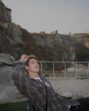 Krating Khunnarong Pratesrat Instagram - 