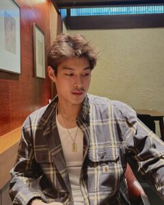 Krating Khunnarong Pratesrat Most Liked Photos and Posts
