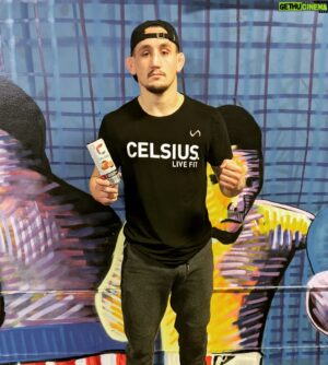 Kris Moutinho Instagram - The only reason I was able to make through the hell that is boxing practice is the best clean energy drink on the market y'all need to get it and get hooked like me 
.
.
. 
#celsiusofficial #celsiusbrandpartner #celsiuslivefit #upperkutsboxingclub #soullesshasspoken