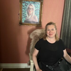 Krisse Salminen Instagram - No vielä vähän muistelen kuvauksia. 
Niin hauskat 6 viikkoa! Ens vuoden alussa EHKÄ jo näette televiisiosta ja ATKsta (ajankohdasta myöhemmin infoa)
Rakkaat lapset 2.kausi. Parasta huumoria ja valtavasti karismaa! 
Ihanaa juhannusta hei💛🩷☀️