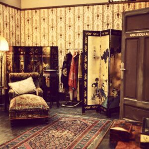 Krista Sutton Instagram - A few posts back I shared my love of the  #stagedoor.  And now....my intense love for a classic #backstage theater #dressingroom!  Pure magic!  Sigh. 😌🙏
•
⭐️ I’m talking backstage dressing rooms because three classes I’m teaching for young performers are coming up here in Los Angeles!!! 👉👉2 in Musical Theater and 1 in Improv and Comedy! (Approx age range 5-15 depending on experience) 👉👉Please go to www.kristasutton.com and click on “coaching” for all the info!  And come enjoy the magic of backstage! 📷 Photo: production designer Anne Seibel for the film “Magic In the Moonlight”
•
•
#multicreative #actress #singer #illustratorlife #artlife #latheater #latheaterclasses #losangelestheater 
#penandink #illustration #laactress #photostylist #Creativityfound #homeinthestudio #handsandhustle #lacreative #etsyshop #eclecticdecor #vintagedecor 
#creativemommy #showyourwork #mycreativebiz #whatwomencreate 
#artistmeetsmother