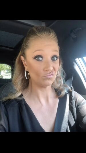 Kristen Renton Instagram - A few #HumpDay expressions for your enjoyment 😂😂 #HappyHumpday #HalfWayDone #IsMyFaceAlwaysThatStupid
