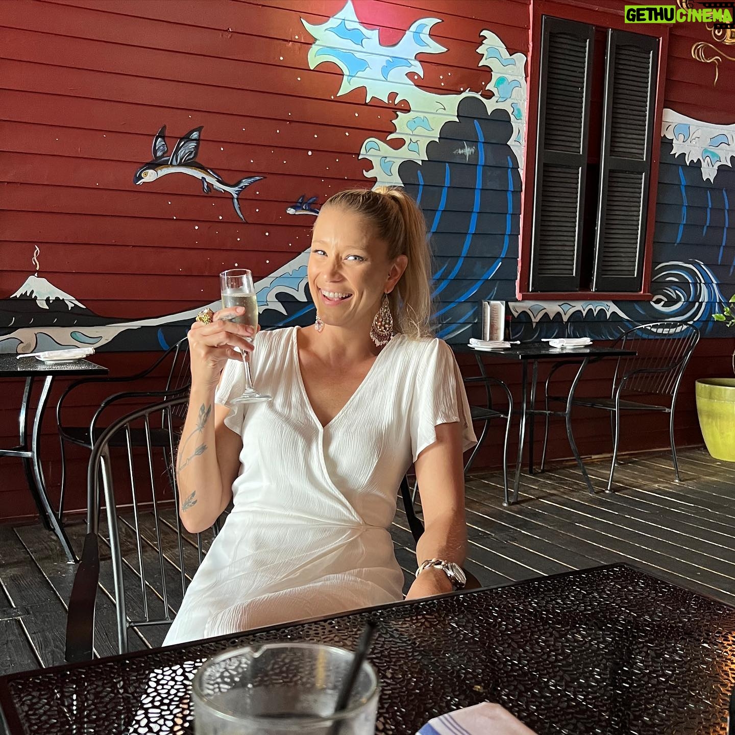 Kristen Renton - 656 Likes - So this is 40….. I’m surprised I made it 🤣🤣 #HappyBirthdayToMe #WhereTheHellDidTheTimeGo #FourtyClub #IdRatherBeSilly #LetsSeeWhatTheSecondHalfOfMyLifeWillBring #HappyGirl #AlsoKindaCrazy