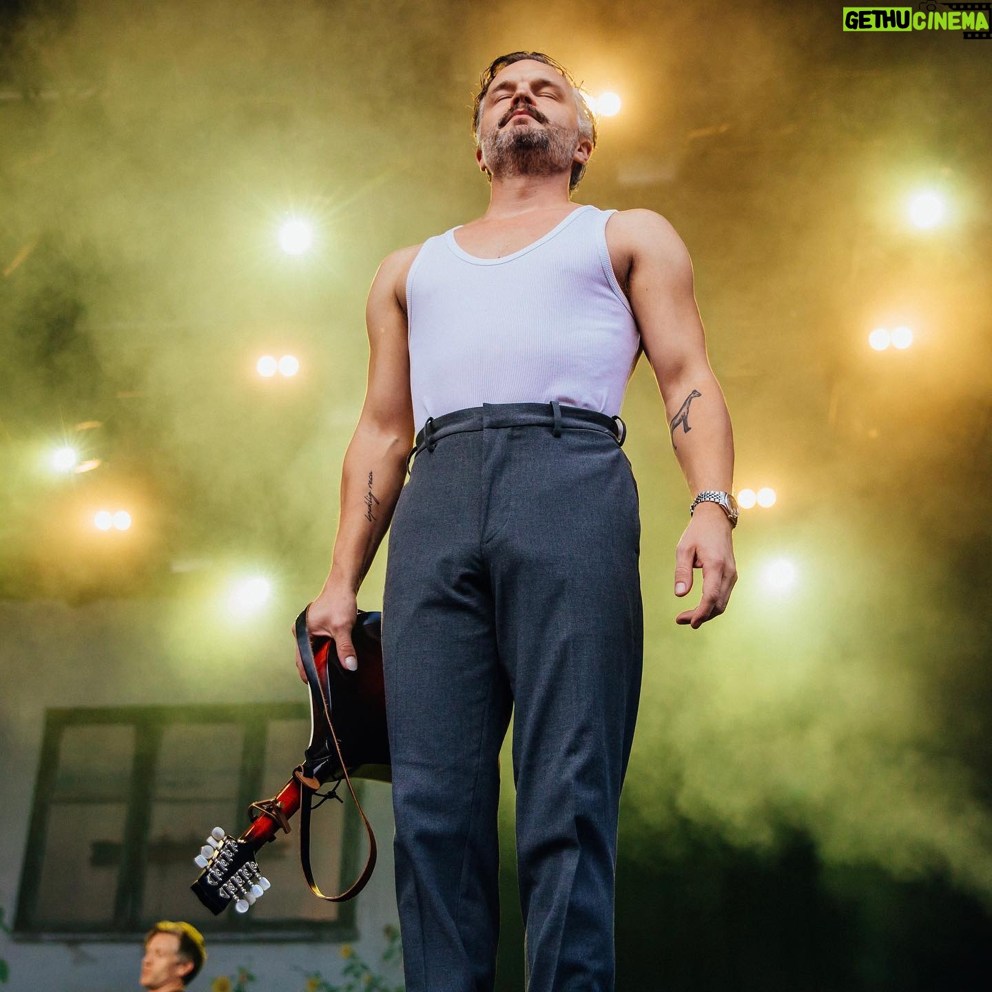 Kristian Matsson - 2K Likes - Inget annat än rå kärlek på Stora Scenen när @spkmatsson är på plats 🥰 – dela ett hjärta om du var med på fredagens kärleksfulla konsertkväll! ❤️💬
📸 @citronsyra / @rockfoto.nu
#liseberg #livepåliseberg #storascenenliseberg