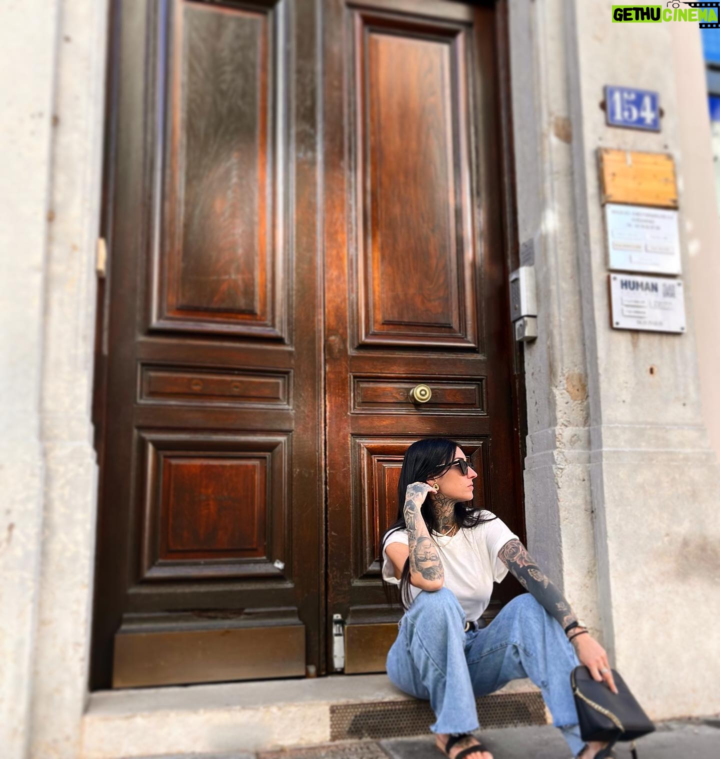 Kristina Bisson - 610 Likes - Moi et ma passion pour les portes 🚪 🤎 #lyon
