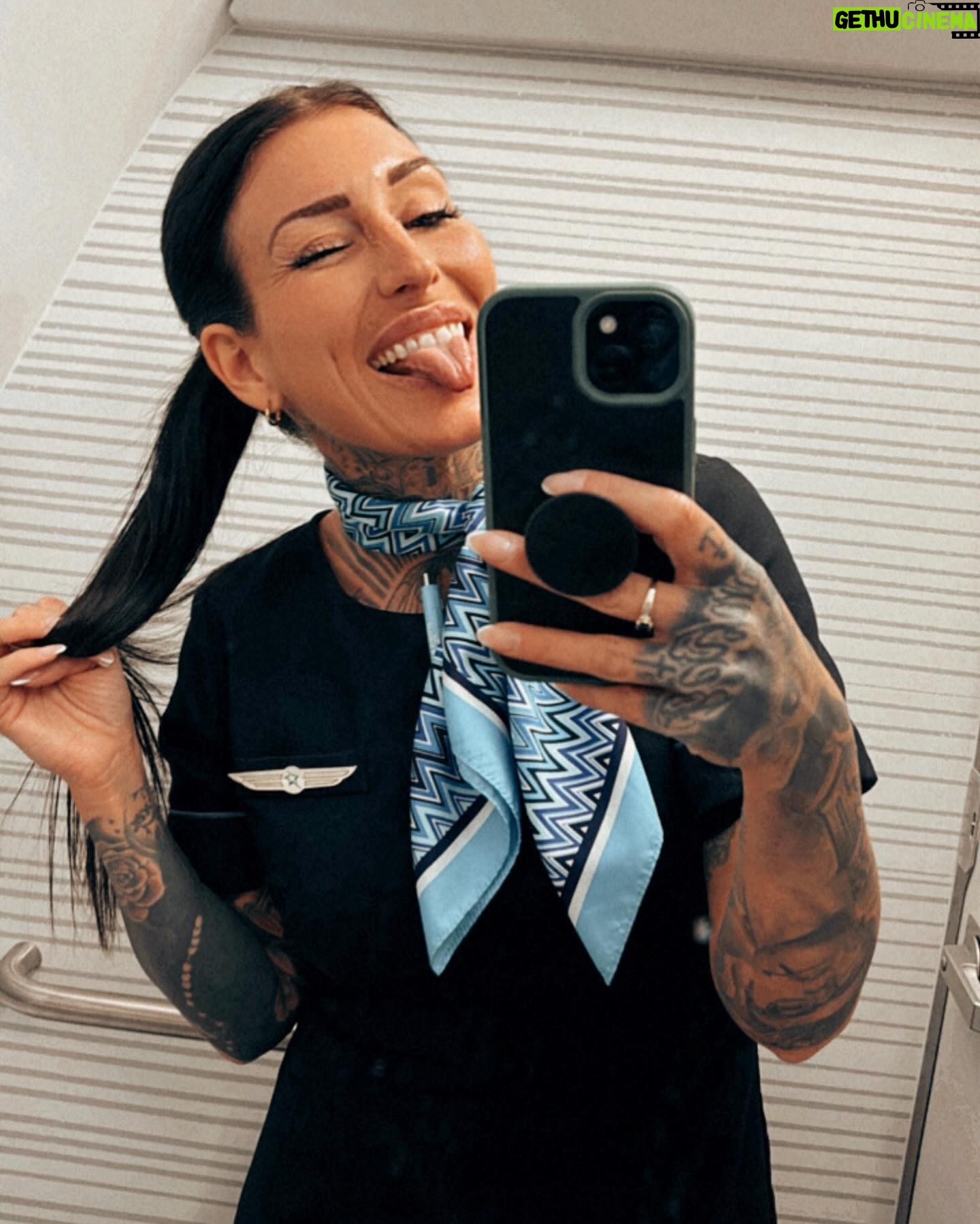 Kristina Bisson - 891 Likes - Une bonne nouvelle aujourd’hui 😁🩵❤️