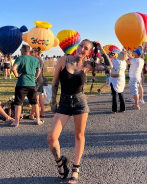 Kristina Bisson Instagram - Une belle semaine 💛☀️