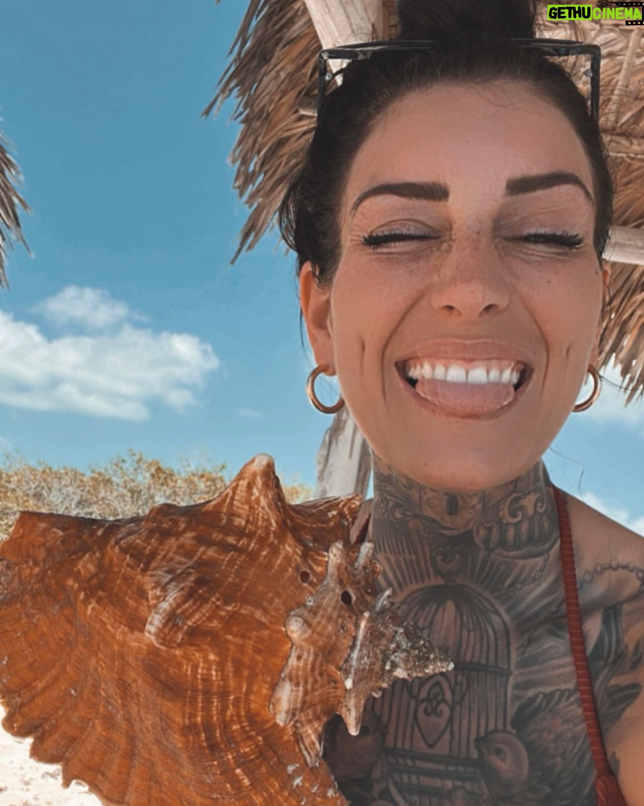 Kristina Bisson - 525 Likes - Ça l’air que dans le sud, ils prennent ce genre de coquillage pour peter des gueules 😅 ça m’a laissé perplexe 🤣 ( je l’ai appris après avoir pris la photo évidemment 😅)