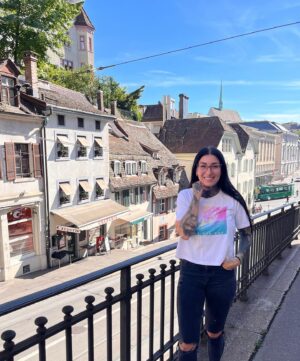 Kristina Bisson Instagram - Bâle, suisse avec mon petit 3h de sommeil 🇨🇭