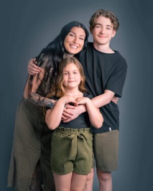 Kristina Bisson Instagram - Mes humains prefs 💖 #familia 📸 @raydigitalcreation