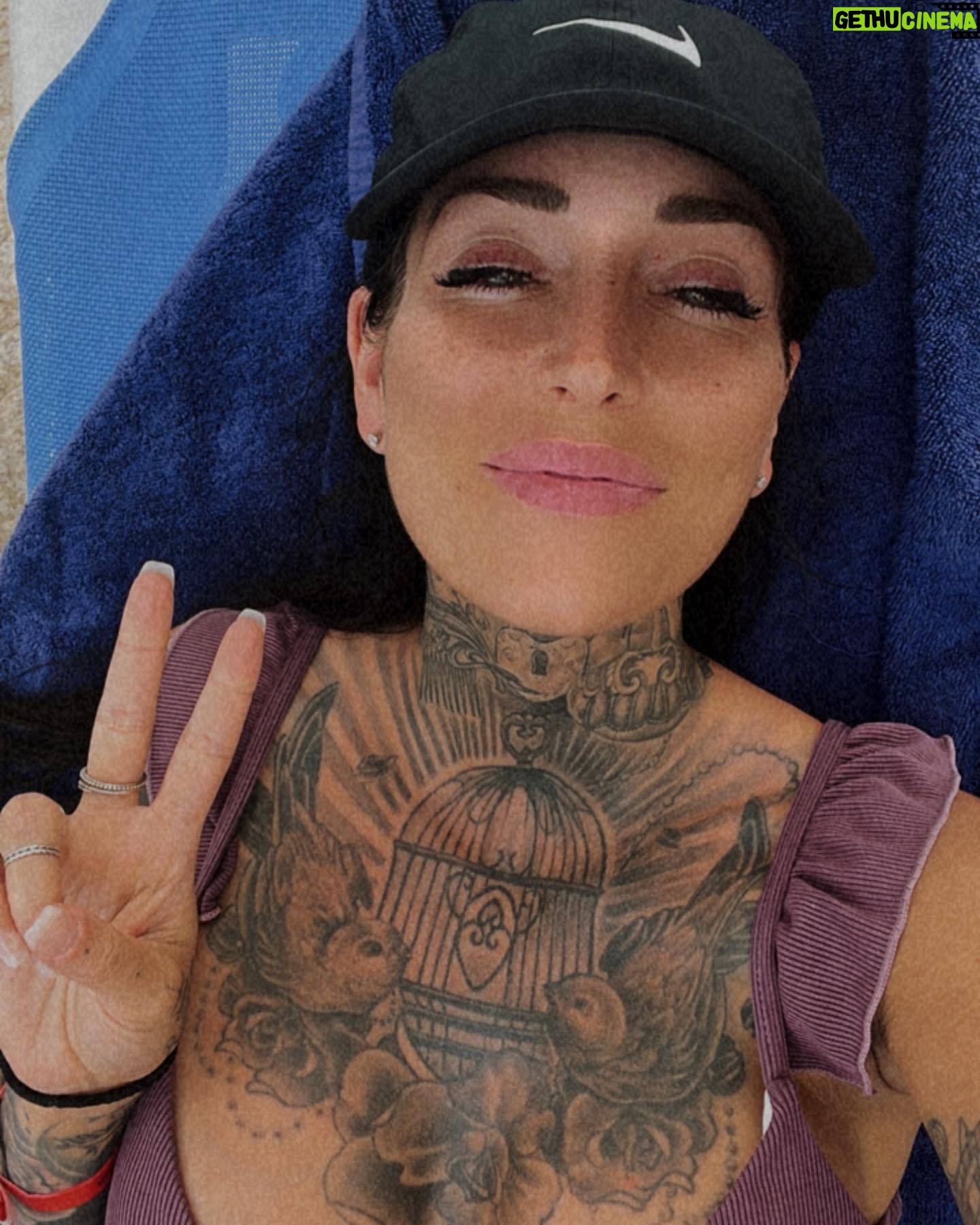 Kristina Bisson - 529 Likes - 💜