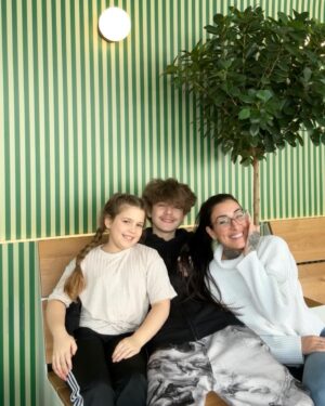 Kristina Bisson Instagram - Mes humains 💖 c’est un départ 🛫